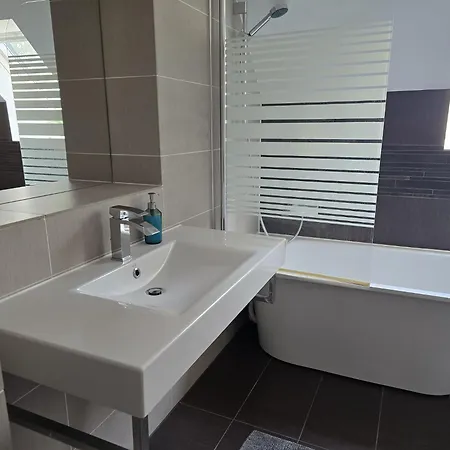 Rheinlaender Seehotel * 레버쿠젠