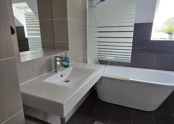 Rheinlaender Seehotel * Leverkusen